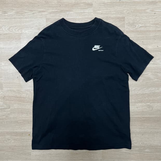 나이키 스포츠웨어 백프린팅 루즈핏 반팔 티셔츠 [블랙] M/95