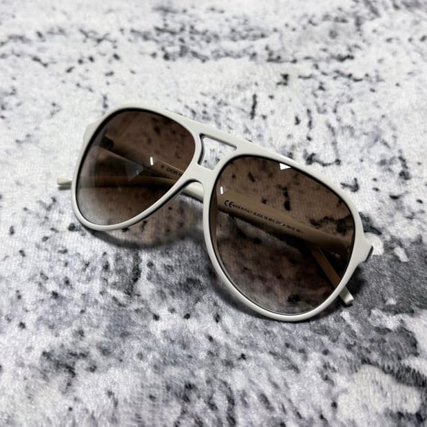 디올옴므 블랙타이 선글라스 화이트 OS