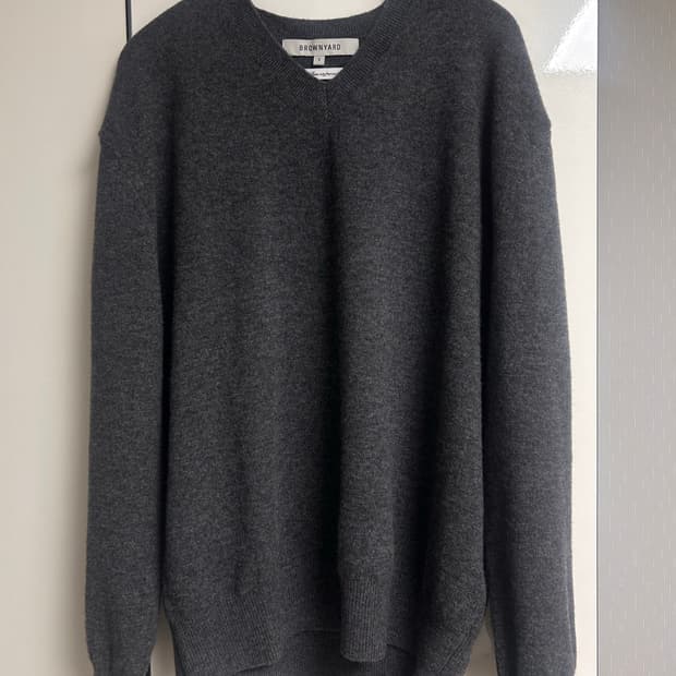 브라운야드 브이넥 니트 차콜 3사이즈