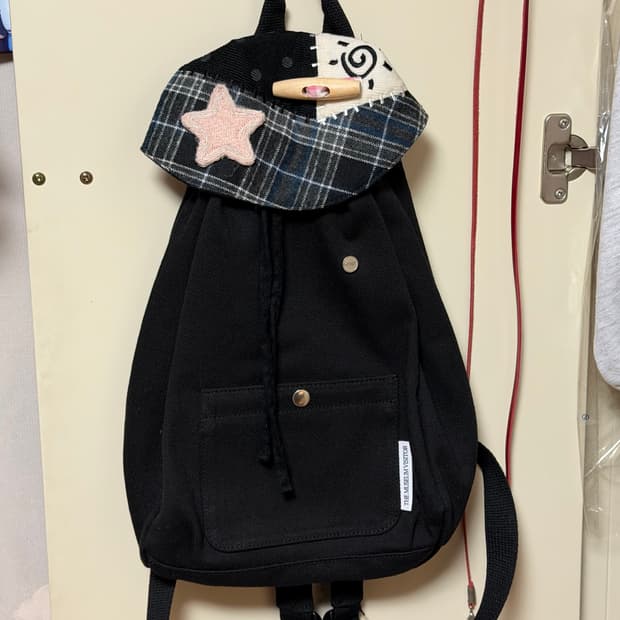 더뮤지엄비지터 패치워크 백팩