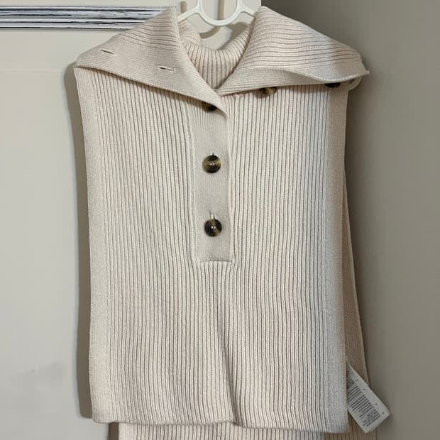 COS 니트 베스트