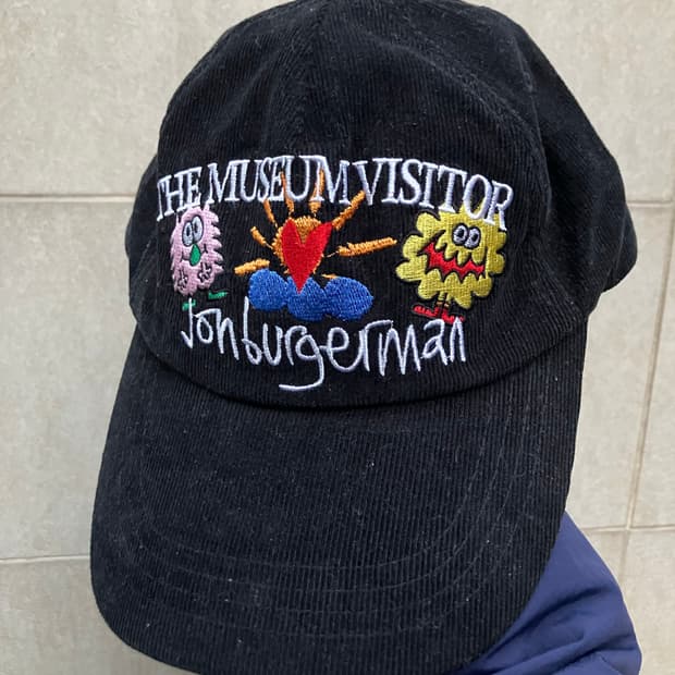 더뮤지엄비지터 존버거맨 코듀로이 볼캡 캡 모자