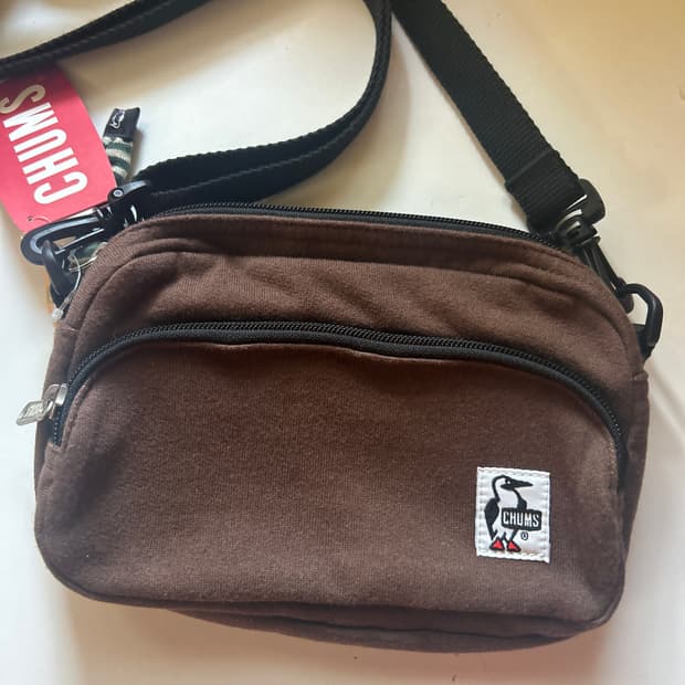 Chums 크로스백 