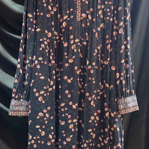 써스데이아일랜드 플라워 패턴 원피스