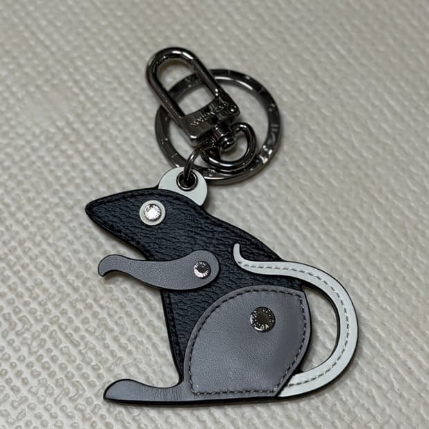 루이비통(Louis Vuitton) 포르트 클레 LV 랫(Porte-Cl