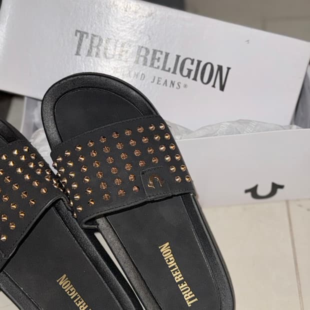 트루릴리젼  gold studded slipper