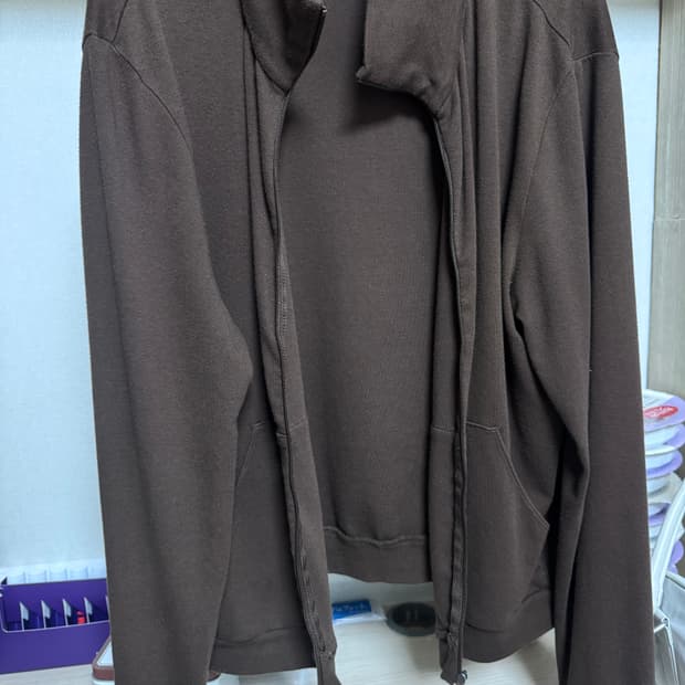 머듈 넥집업 브라운