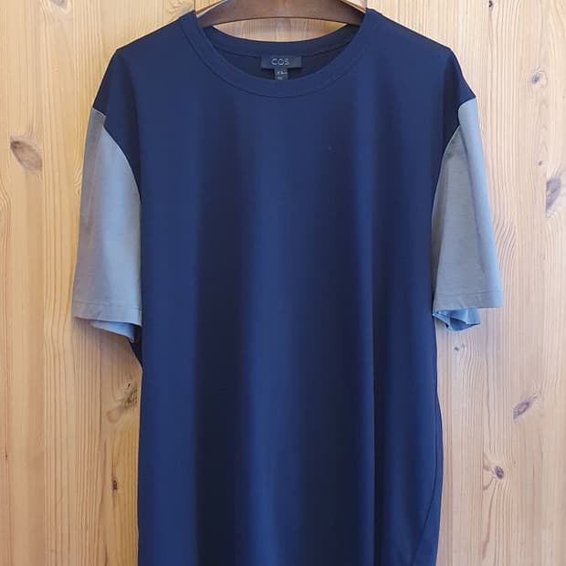 105.COS 라운드티