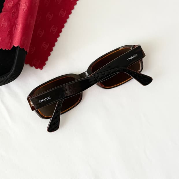 CHANEL 빈티지 샤넬 로고 마트라세 선글라스 다크브라운 