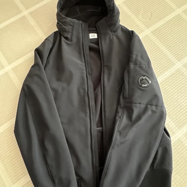 Cp컴퍼니 바람막이 쉘