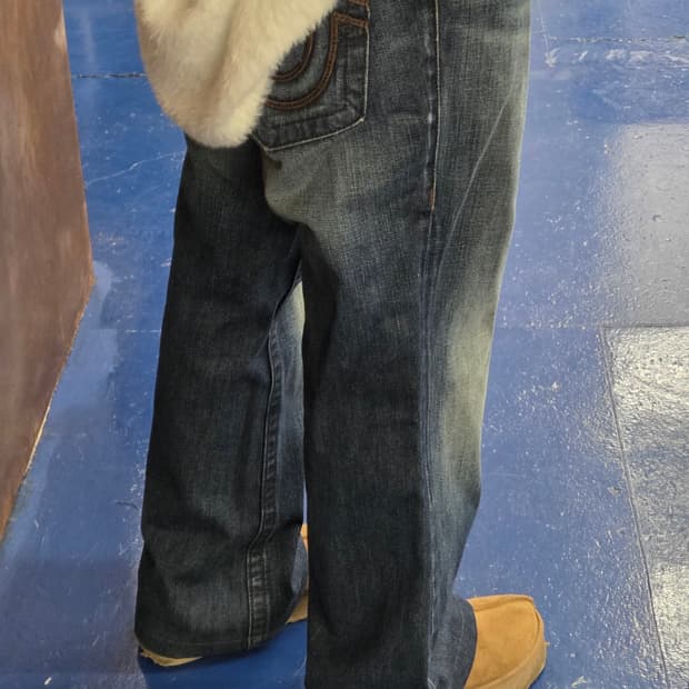 TR 트루릴리전 레더 라인 데님 팬츠