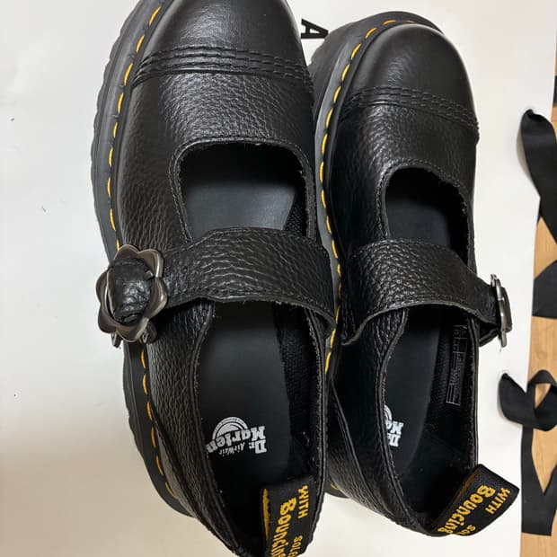 닥터마틴 아디나 쿼드 로퍼 블랙