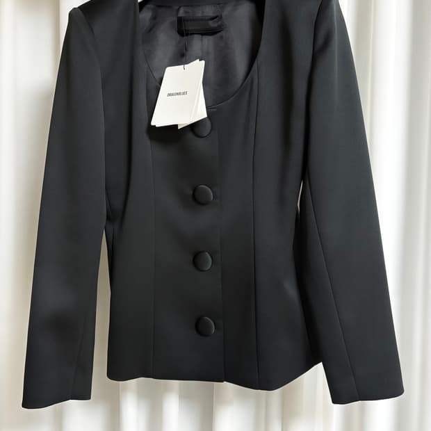 드래곤블루스 스쿱넥 새틴 자켓 - 블랙