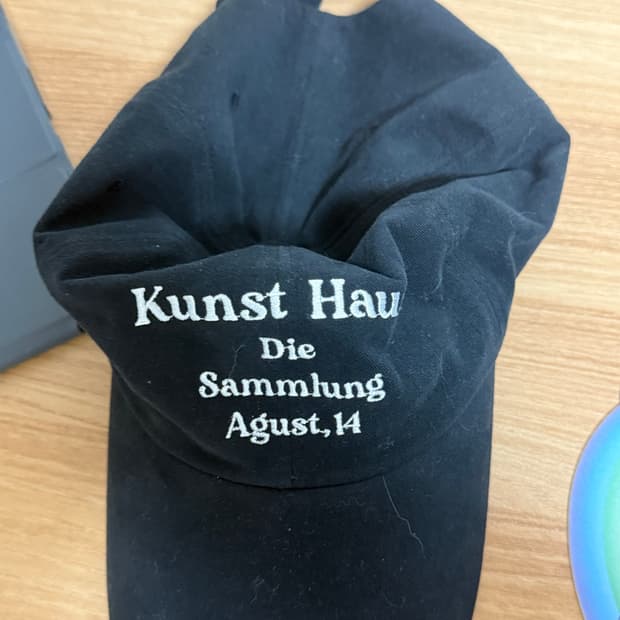 Kunst haus 모자 블랙
