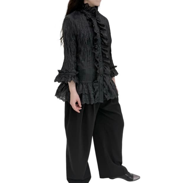 Eonts 에옹쓰 Thornel 펀칭 블라우스 블랙