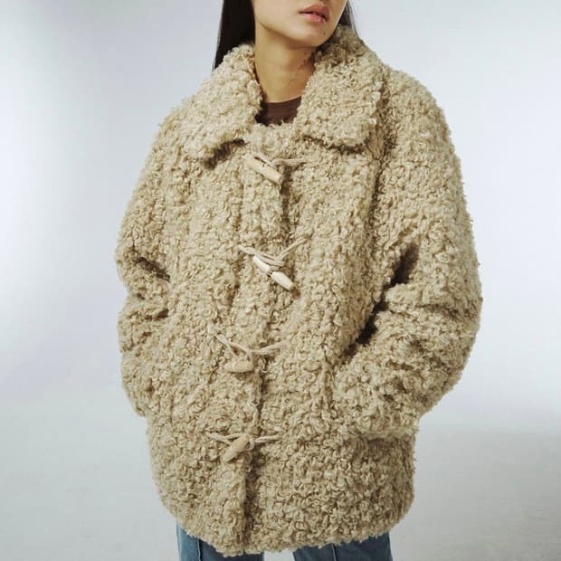 커렌트 퍼자켓 베이지 FLUFFY DUFFLE FUR JACKET