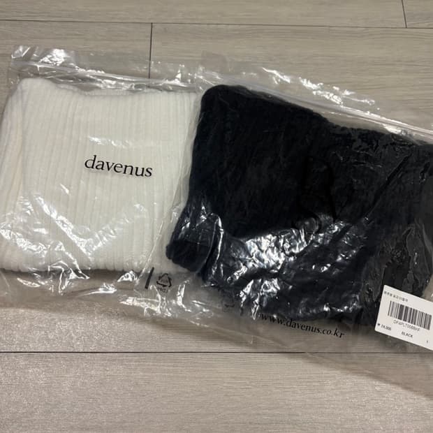 Davenus)골지 반팔 터틀넥 니트 화이트,블랙 S사이즈 2개(새상품)
