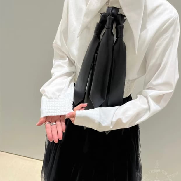 CDG NOIR 24AW 타이 새상품