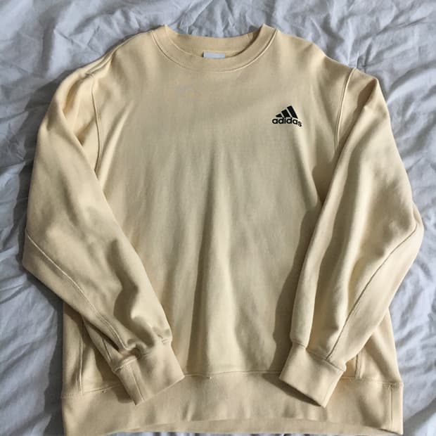 아디다스 크림 베이지 맨투맨