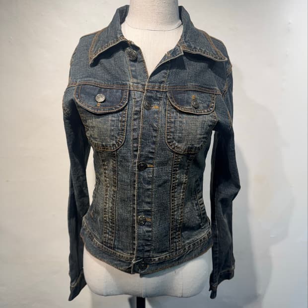“SHAPE” Vintage Wash Denim Jacke