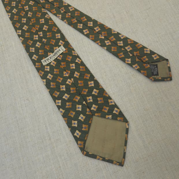 조르지오 아르마니 실크 넥타이 패턴