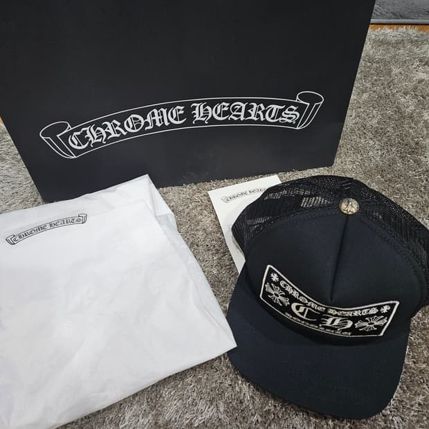 (새상품)크롬하츠 호놀룰루 트러커햇 판매합니다!