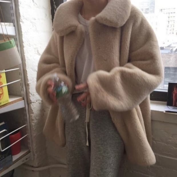 리본빛 에디트 퍼 코트(모네)