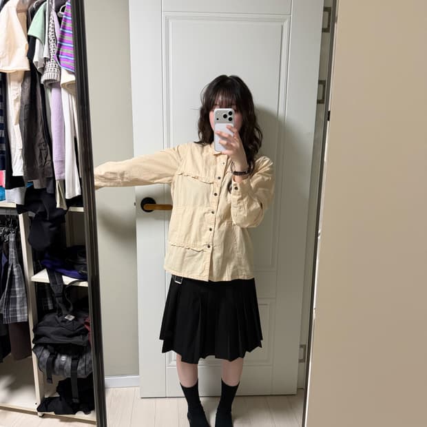 이세이미야케 HAI 롱슬리브 셔츠 프릴 디테일 레귤러핏 라이트 옐로우