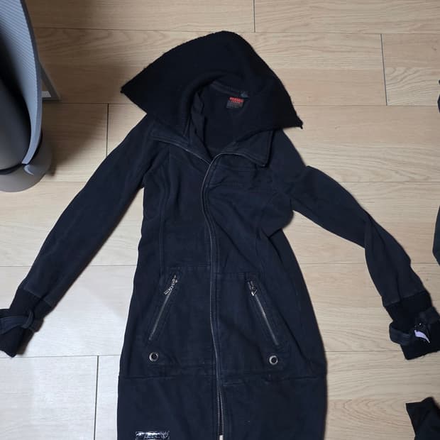 버커루 하이넥 니트 블랙 집업