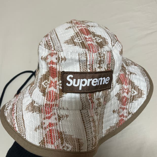 슈프림 우븐 패턴 부니 탄 - 22FW