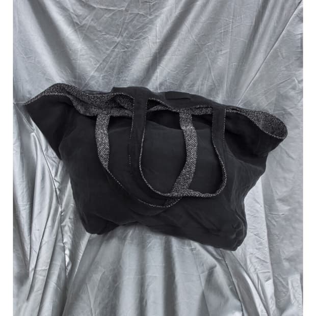 제안 가능 머듈 라운지백 리버시블 가능한  블랙입니다. 