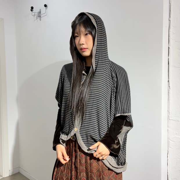 니트 스트라이프 리버시블 후드 케이프 망토