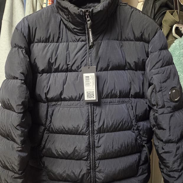 CP컴퍼니 크롬알 24년 패딩팝니다