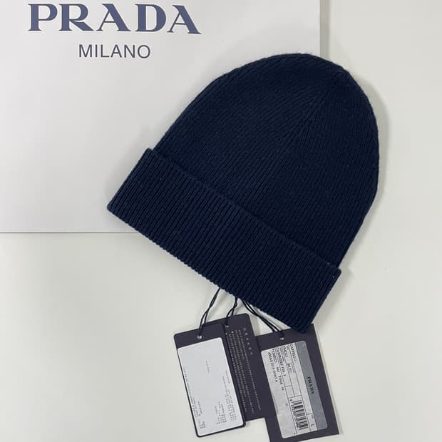 새상품 프라다 비니 캐시미어 100% 네이비 컬러 L 사이즈
