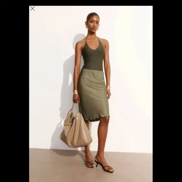 [실사O] H&M 실크 새틴 니랭스 슬립 스커트 (카키/올리브)
