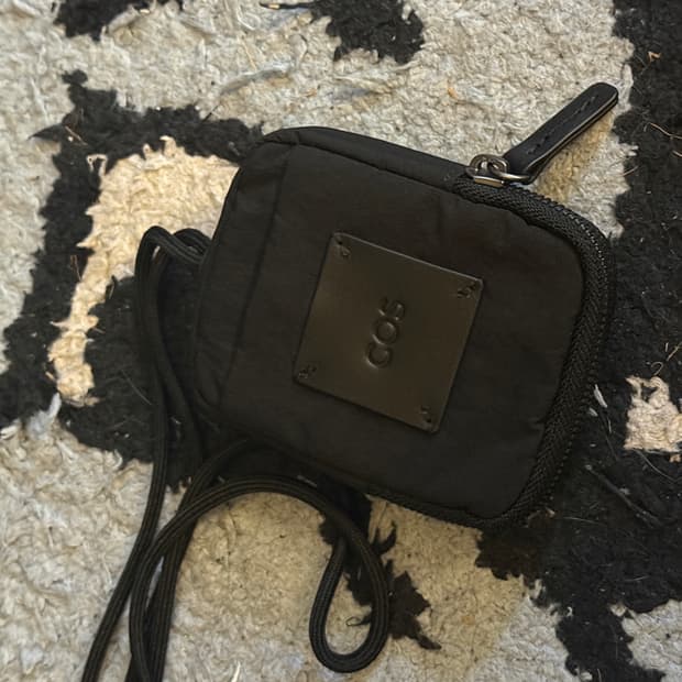 코스 미니 크로스바디 파우치 나일론 블랙