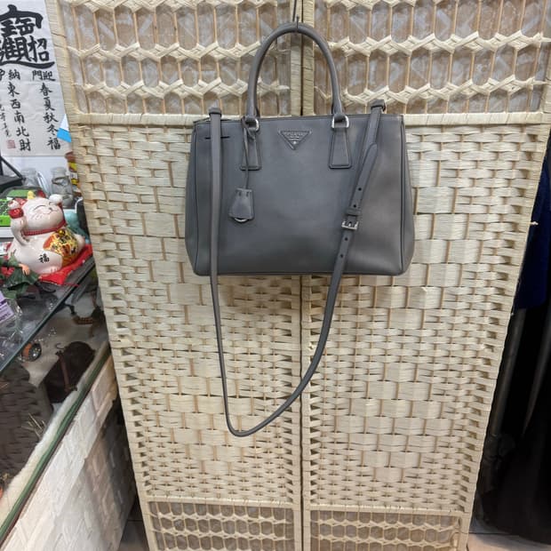 정품 프라다 사피아노 캘러리아 럭스 2way백 팝니다