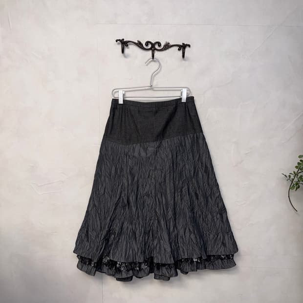 Charcoal floral lace layered pleated sk
