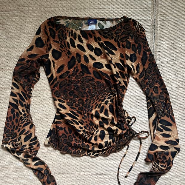 Wildcat 갸루 호피 애니멀프린팅티셔츠 셔링 긴팔딱붙티