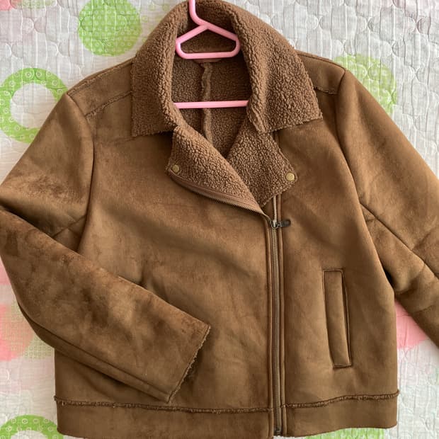 GU 브라운 무스탕