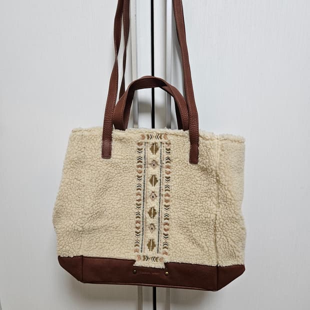 써스데이아일랜드 양털 숄더백  모리걸 가방 희귀