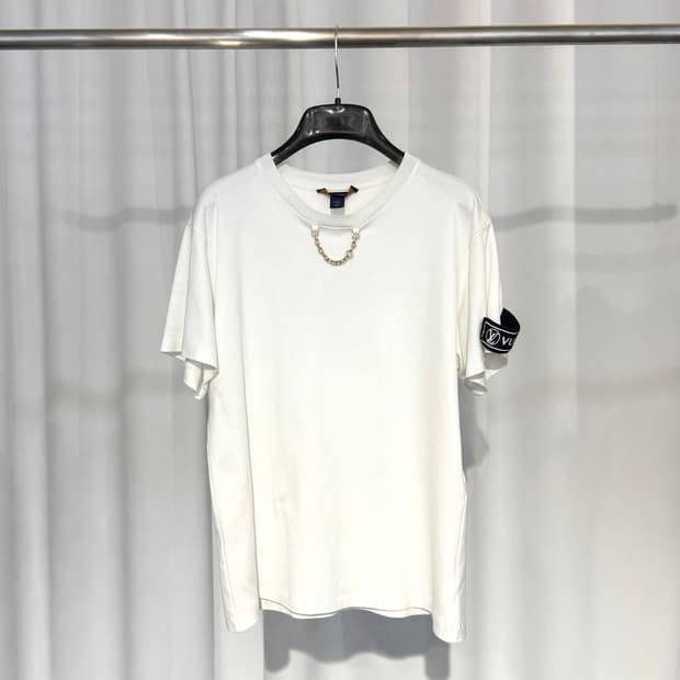 (M) 루이비통 lv 체인 디테일 여성 반팔 티셔츠