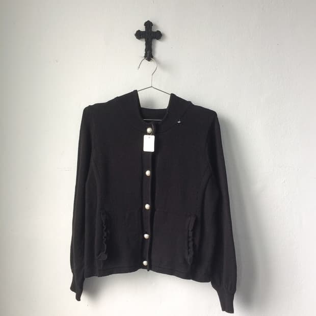 Button point frill knit hood cardigan