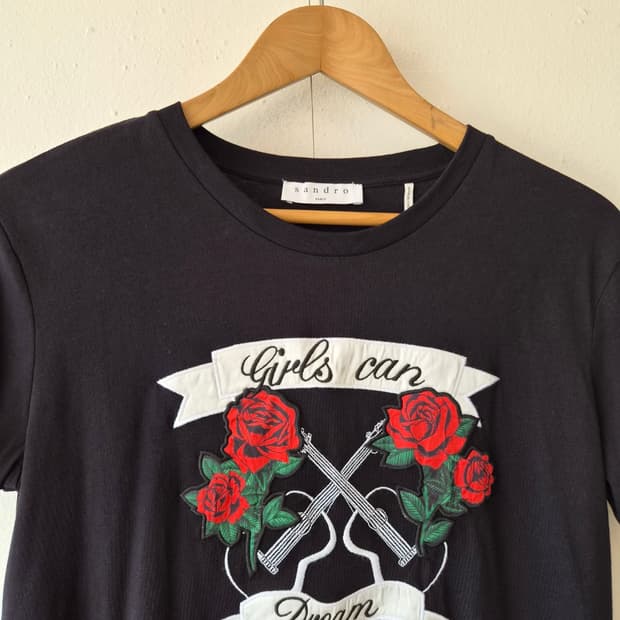 새제품)산드로 여성 로즈패치반팔티셔츠 1사이즈