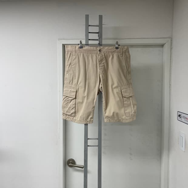 러브 모스키노 베이지 카고 반바지 36