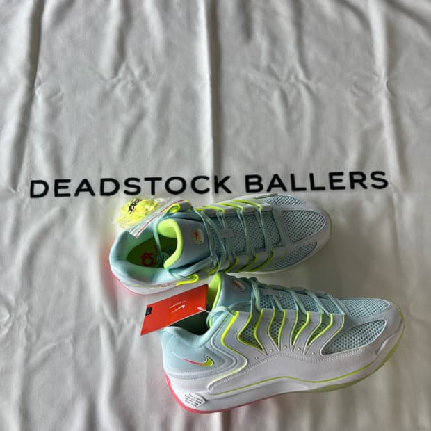 나이키 KD18 EP 화이트 볼트