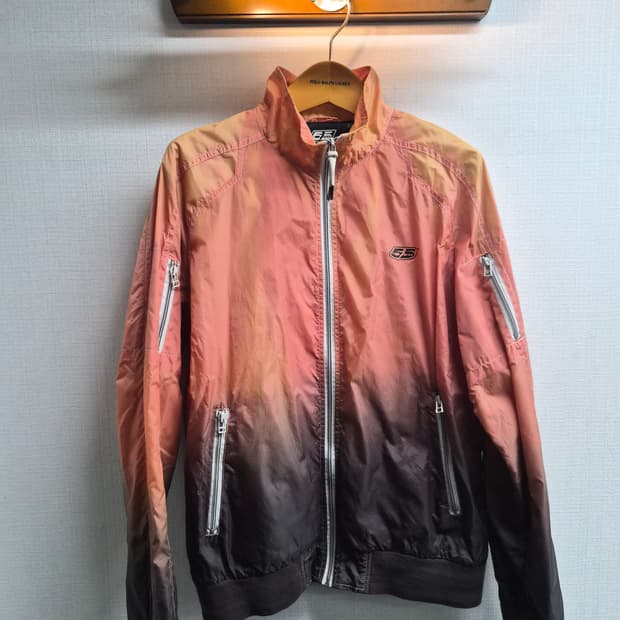 XL) 55DSL 디젤 그라데이션 점퍼 팝니다