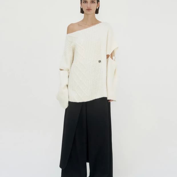 Sleeve slit boat neck knit (Ivory)