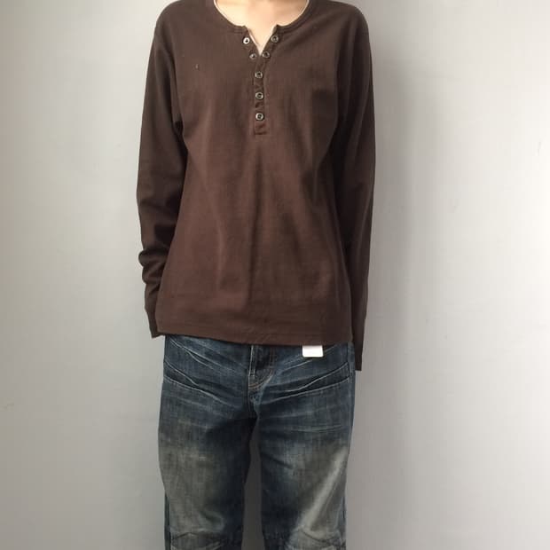 Henry neck ribbed sleeve