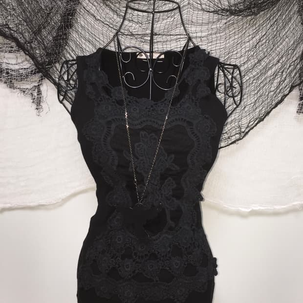 Gothic lace detail sleeveless